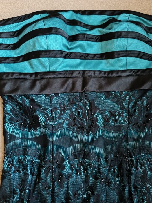 Тюркозена рокля с Черна дантела за парти
