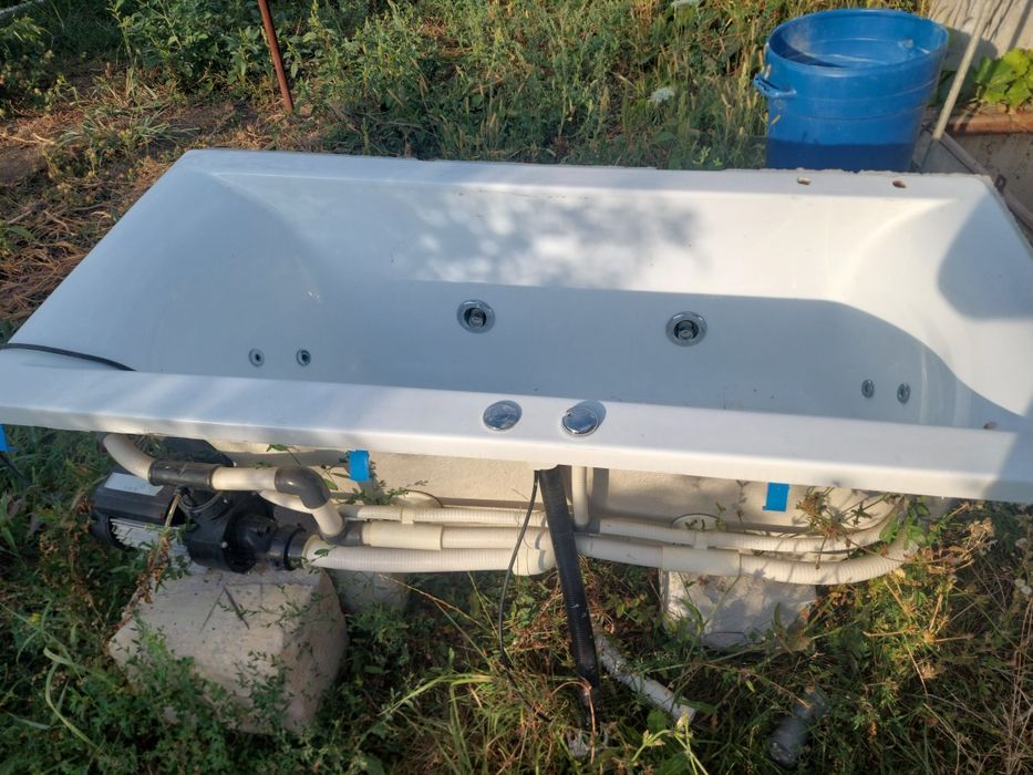 Cadă cu hidromasaj
