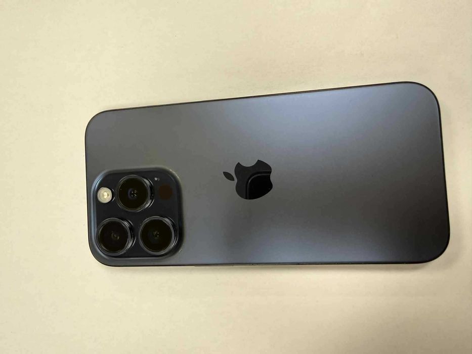Продавам IPHONE 15 PRO 256GB Батерия 88%