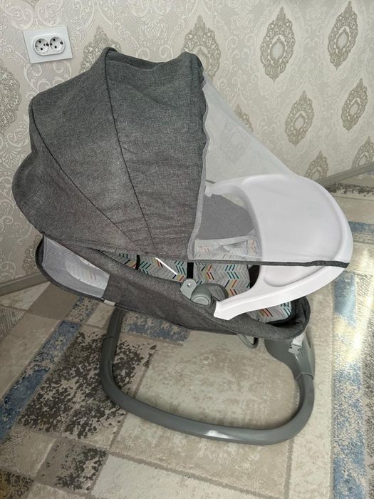 Продам комбинезон и детский шезлонг