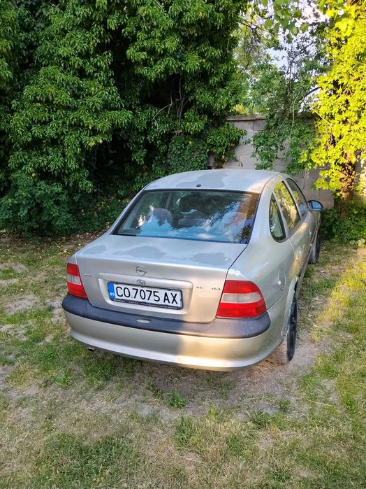 Продавам Опел Вектра