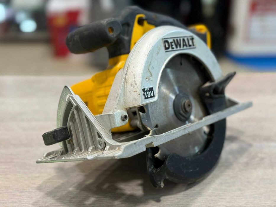 Акумулаторен ръчен циркуляр DeWALT DCS391