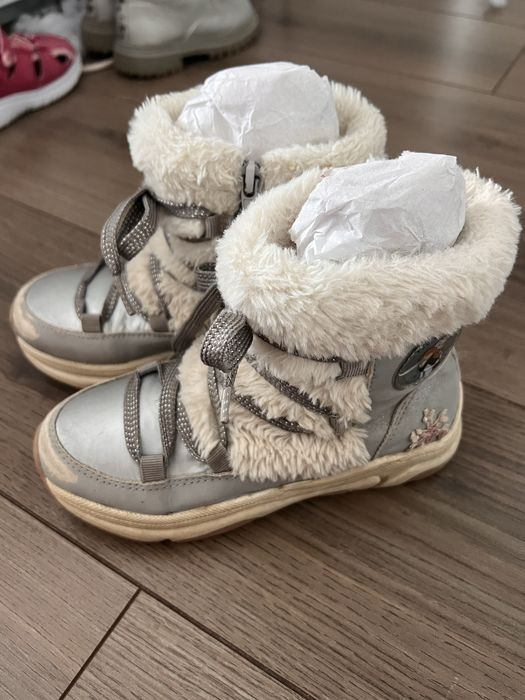 Продам детскую обувь