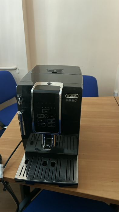 автоматичен кафеавтомат De'Longhi Dinamica ECAM 350.15.B в черен цвят.Основни характеристикиМощност: 1450 WНалягане на помпата: 15 бара