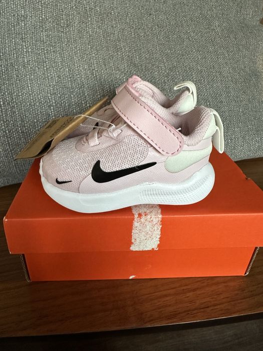 Маратонке Nike Revolution