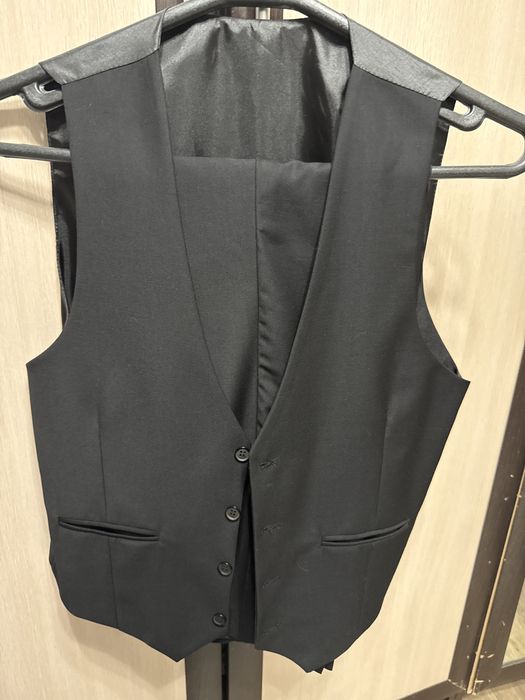 Продаю мужской костюм