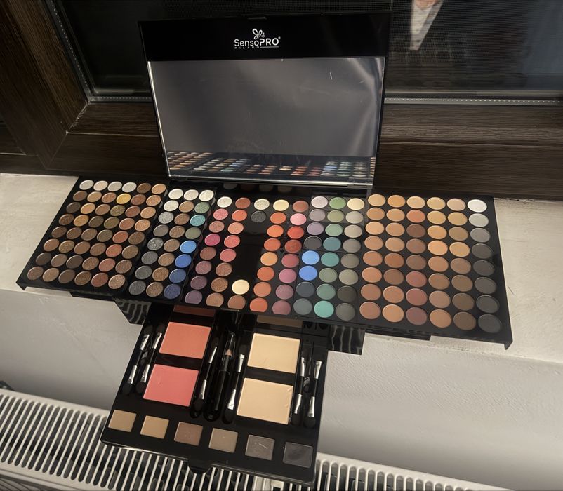 trusa machiaj multifunctionala