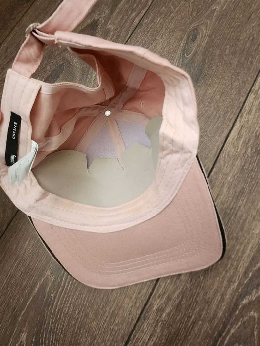 Дамска розова шапка с козирка нова