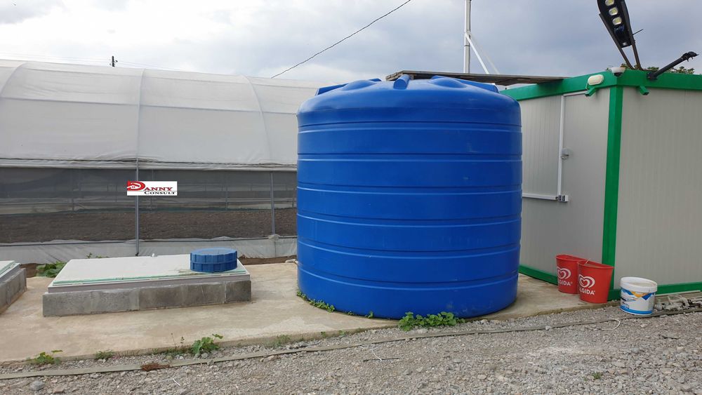 Дворно място с оранжерии в с. Михалци