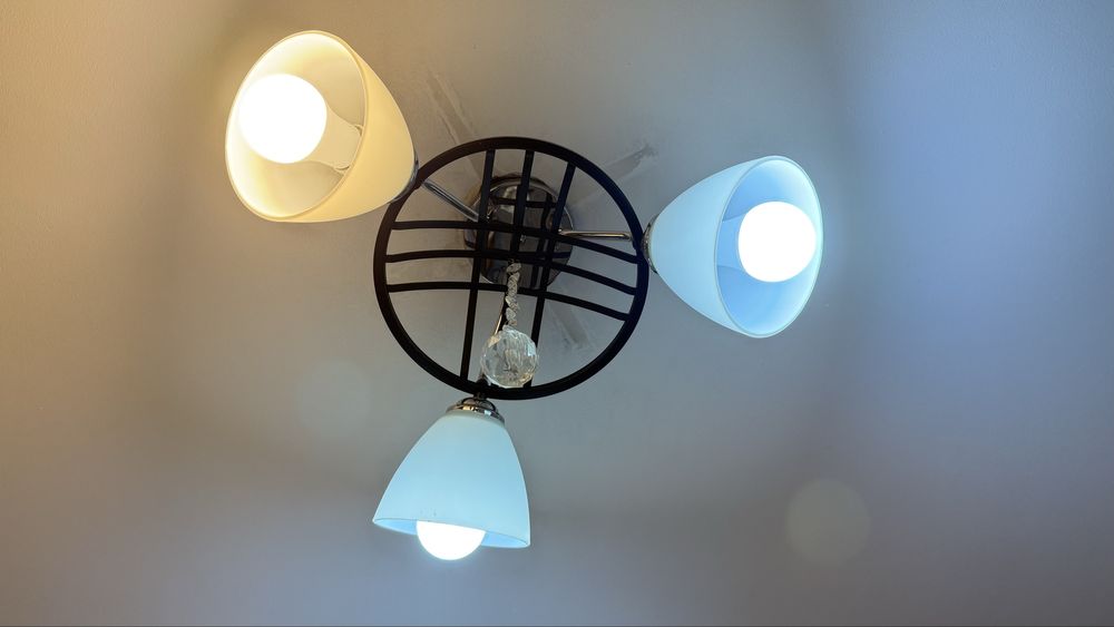 Люстры б/у в нормальном состоянии