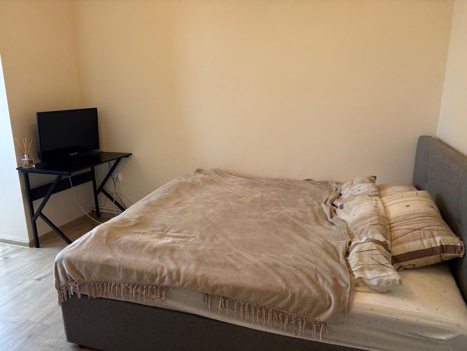 Inchiriez apartament 3 camere  Cornisa