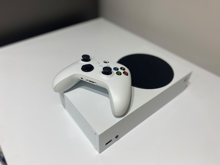 Xbox series s в идеальном состоянии