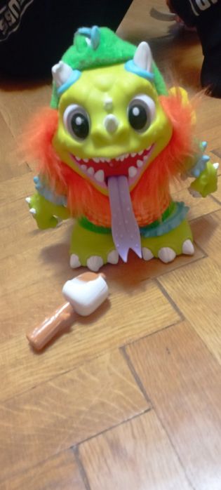 Продавам това е интересно тролче което прави интересни неща!