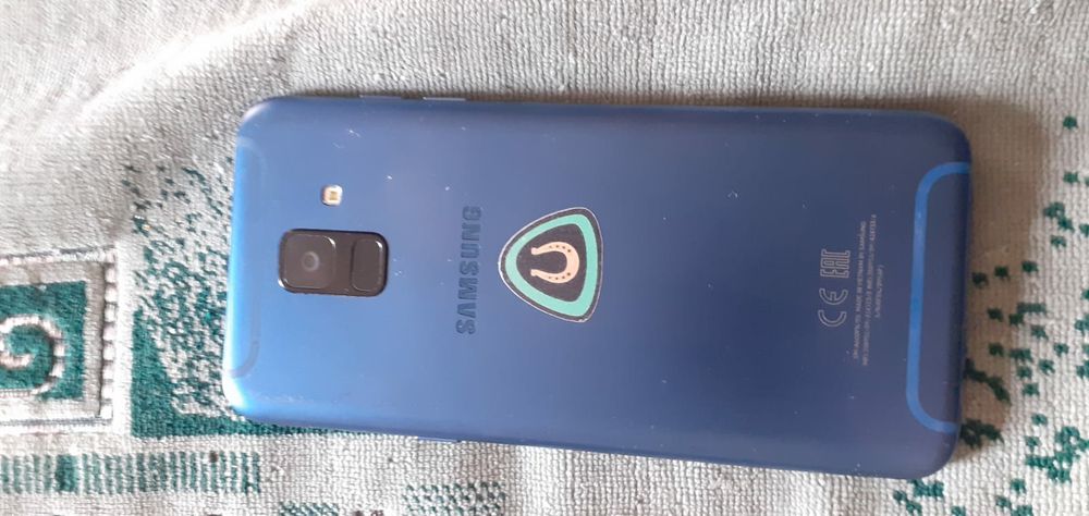 Продам самсунг А6,