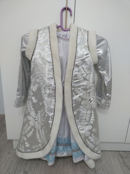 Продам костюм Снегурочки