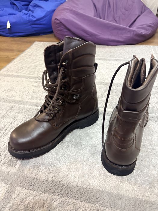 Vand bocanci militari  marimea 42 echivalent 27,5 . Model nou