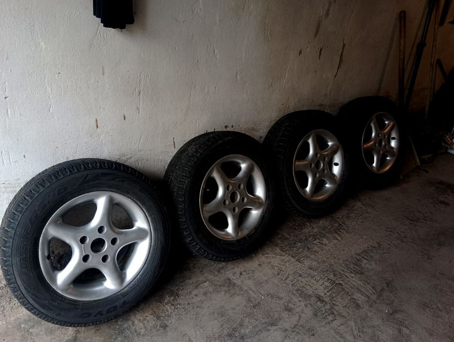 Продам зимние шины Toyo