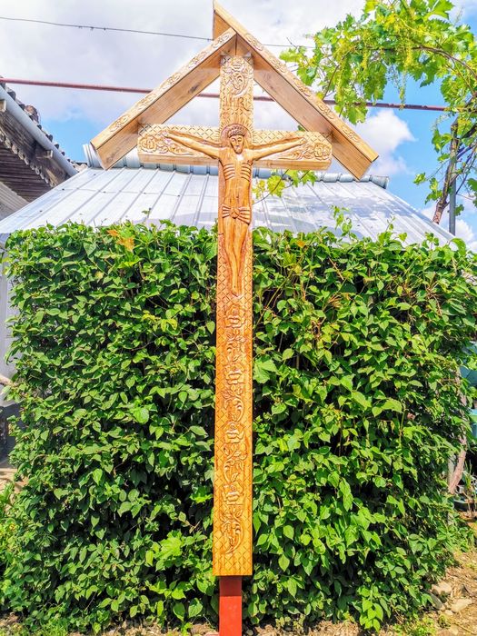 Troita și Cruce din Stejar Sculptat Manual