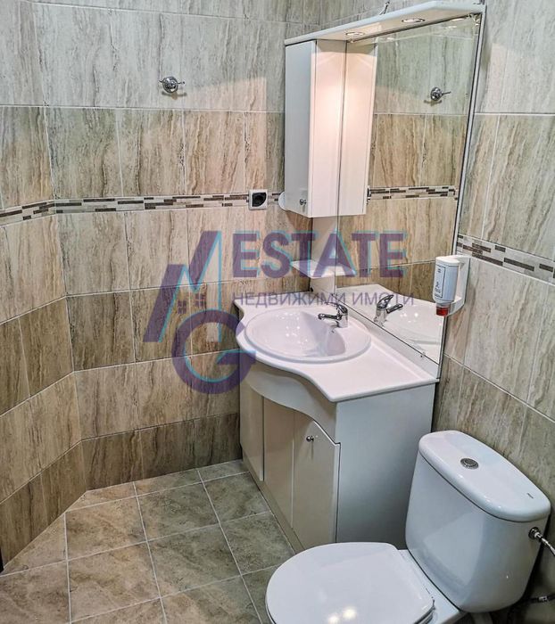 Продава целогодишно работещ Хотел в центъра на  кк.Слънчев Бряг