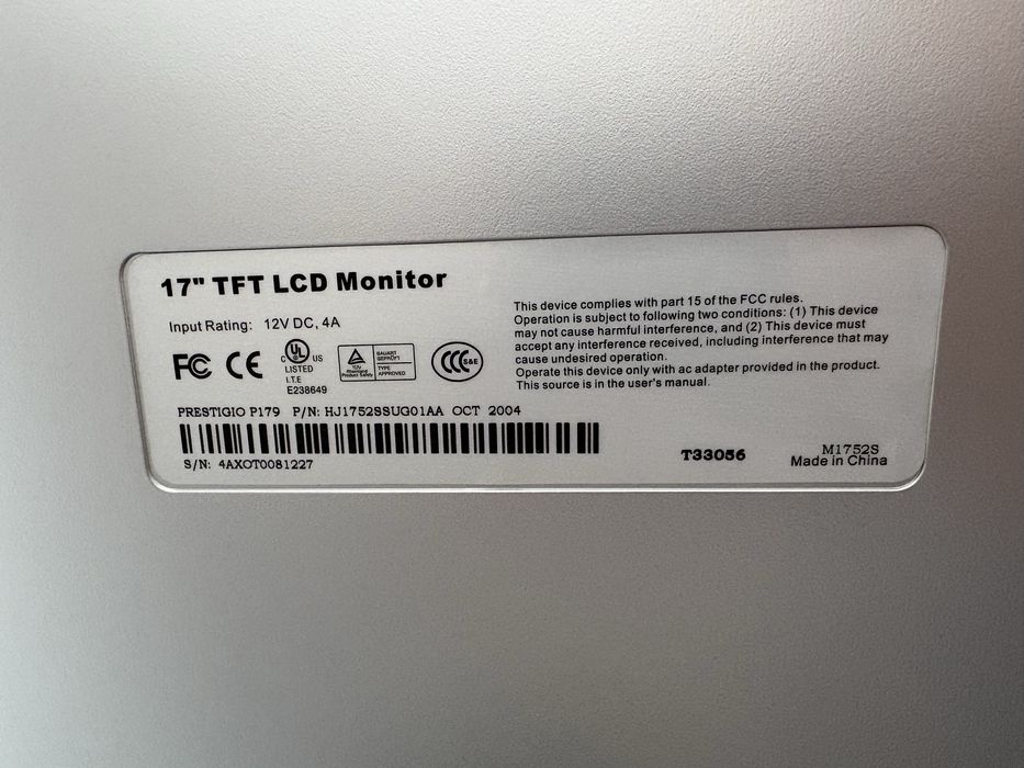 Monitor LCD 17 inch cu boxa incorporata