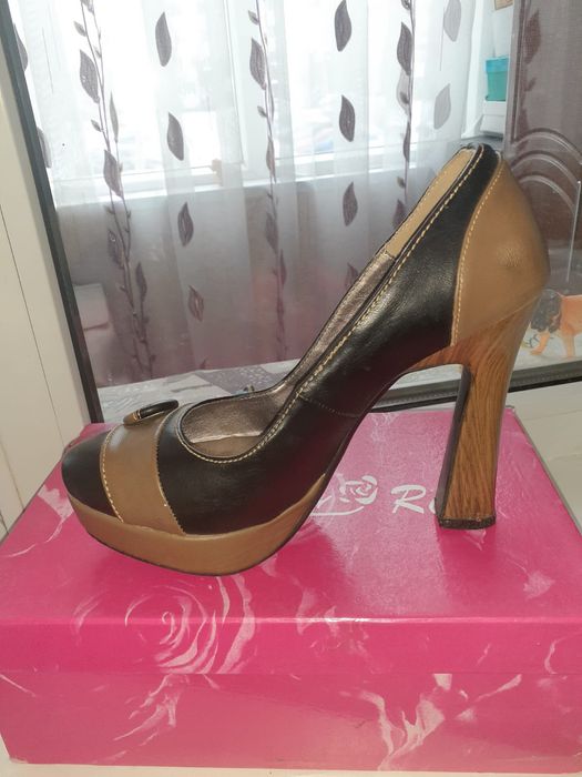 Женская обувь продается