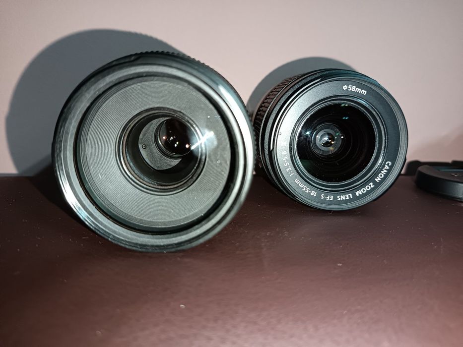 Продавам CANON EOS 4000D на два месеца + два обектива