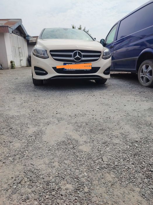 Mercedes Benz B180