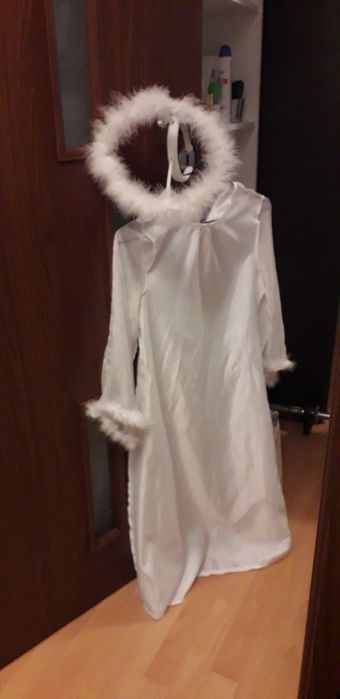 Costum de înger                  .