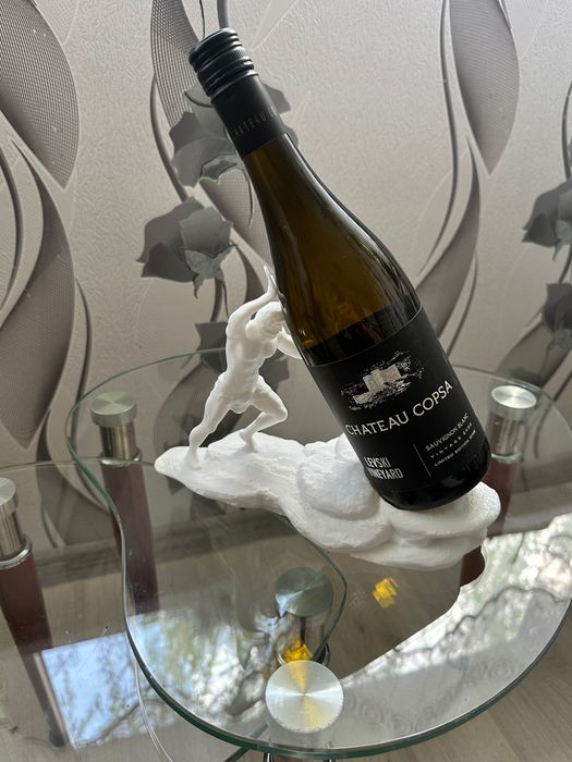 Оригинален подарък за мъж – стойка за вино „Сизиф“ (ПРОМО)