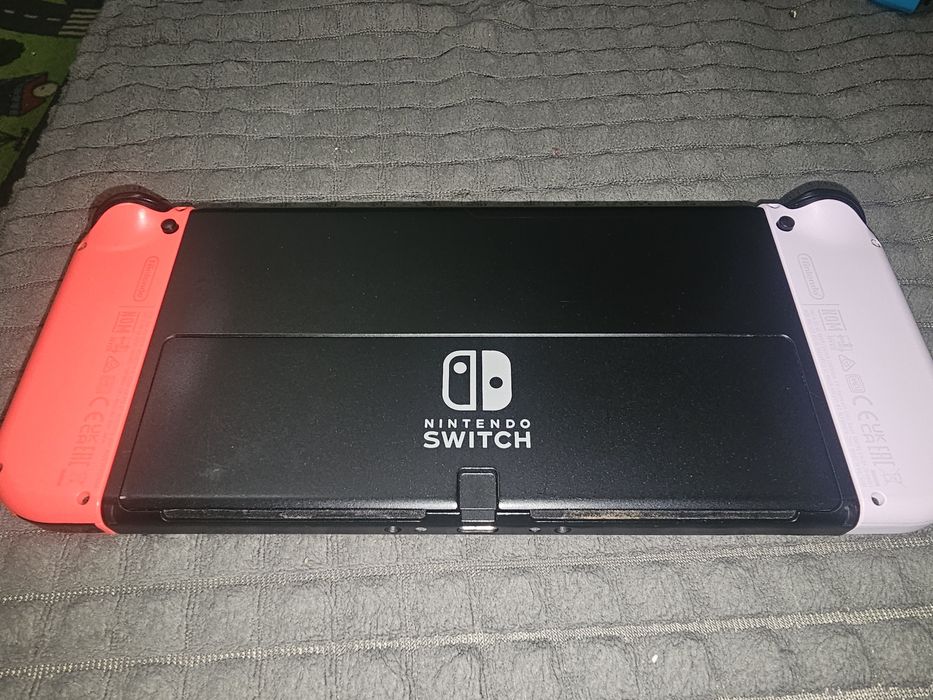 Vand Nintendo Switch Oled impecabil