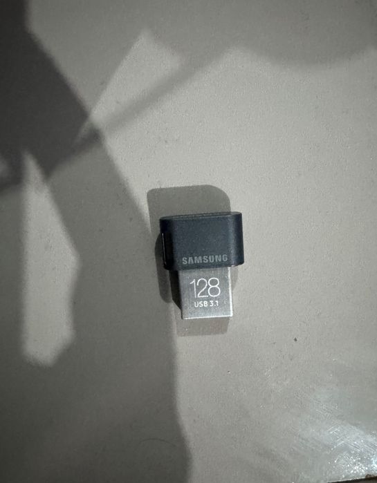 Продавам флашка samsung 128GB