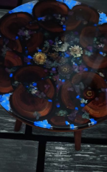 Măsuță de cafea handmade din rășină epoxidică – Glow in the Dark – uni
