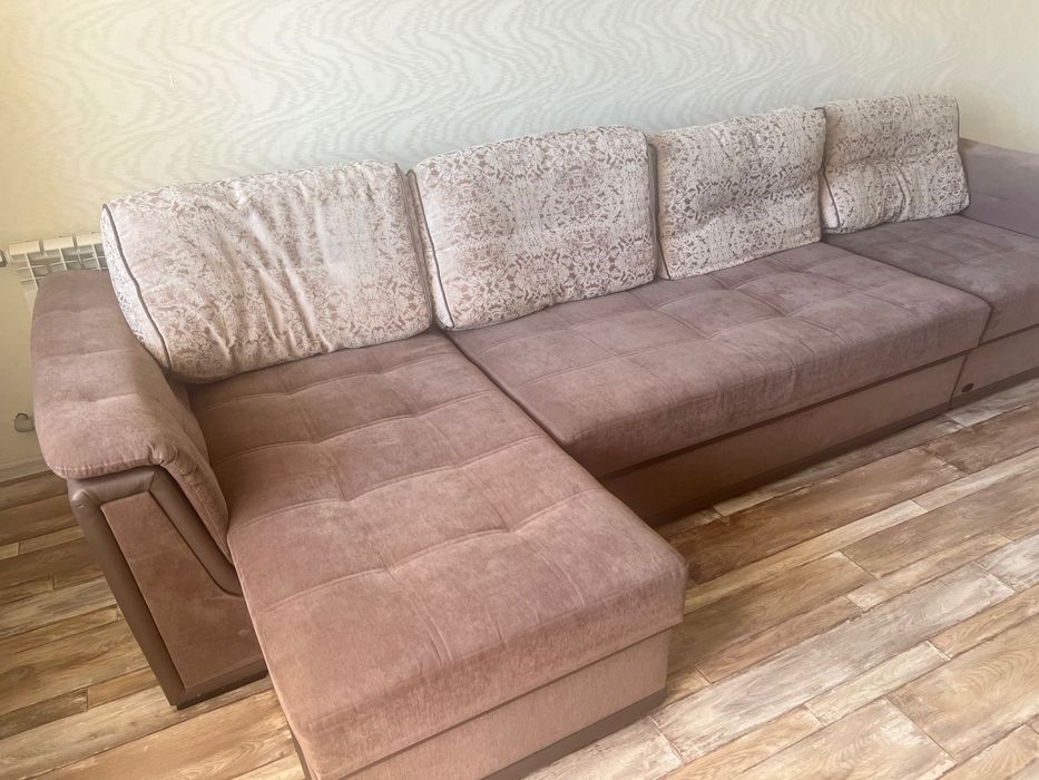 Продается диван для гостиной