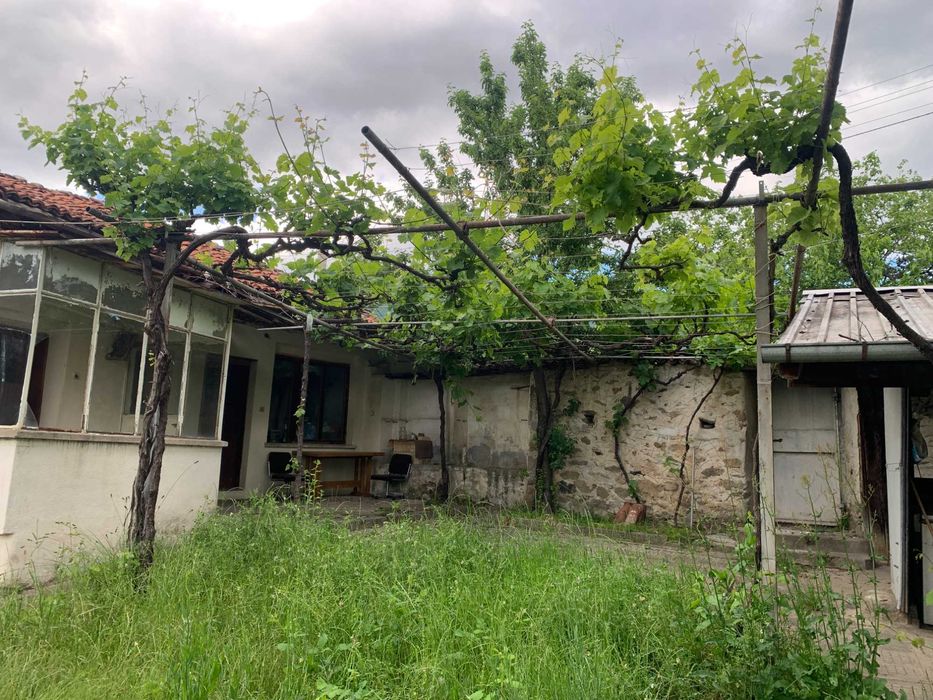 ИМОТ в близост до ЦЕНТЪРА на с. Васил Левски