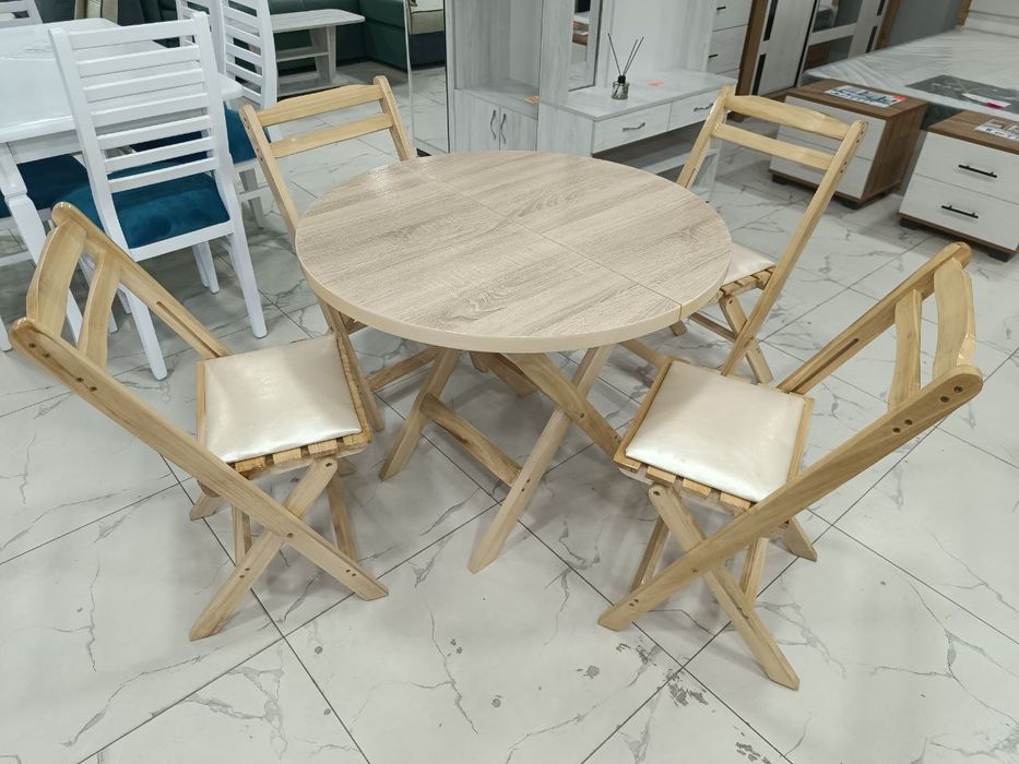 Стол со стульями