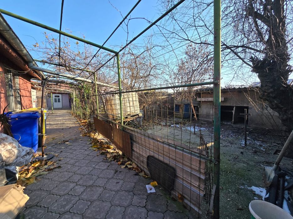 Casa la curte  colentina