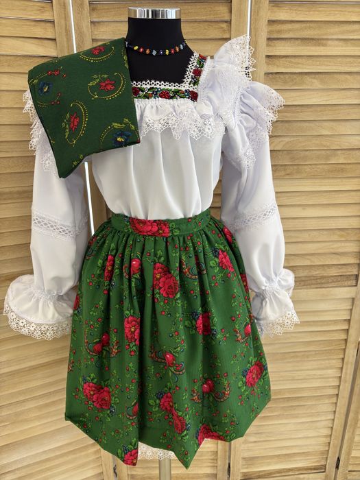 Costum tradițional de Maramureș pentru femei culoarea verde