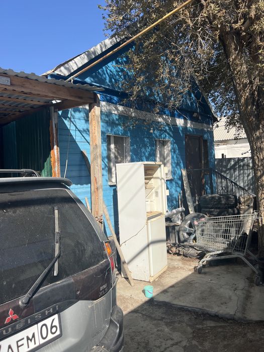 Продаю 2 дома в одном дворе