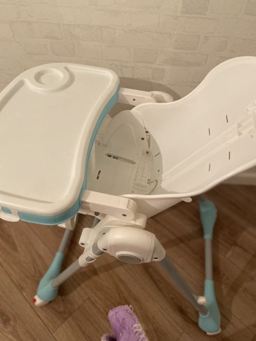 Продам стол для кормление