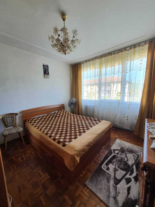 Vand apartament 3 camere vedere la Dunare