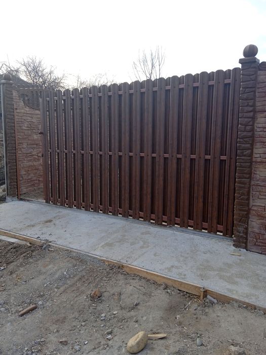 Дворни и пешеходни врати с метални профили- Оградки Бг