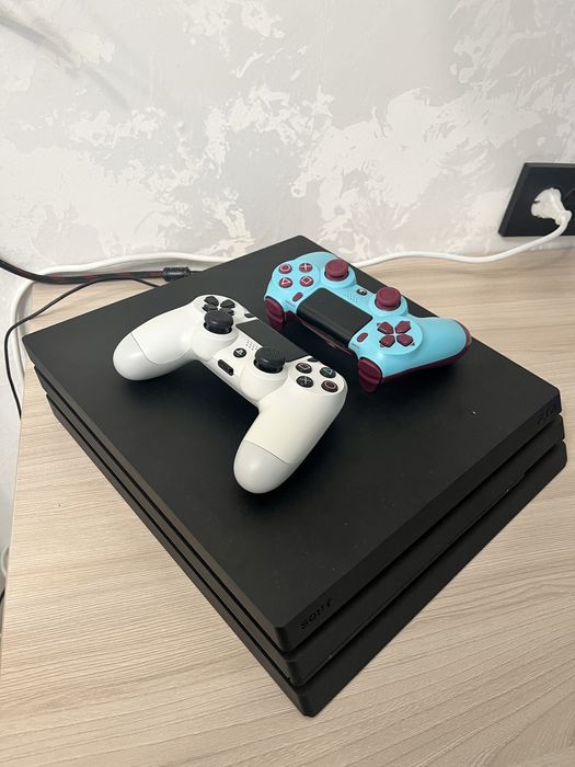 Продам playstation 4 pro с 2 джойстиками