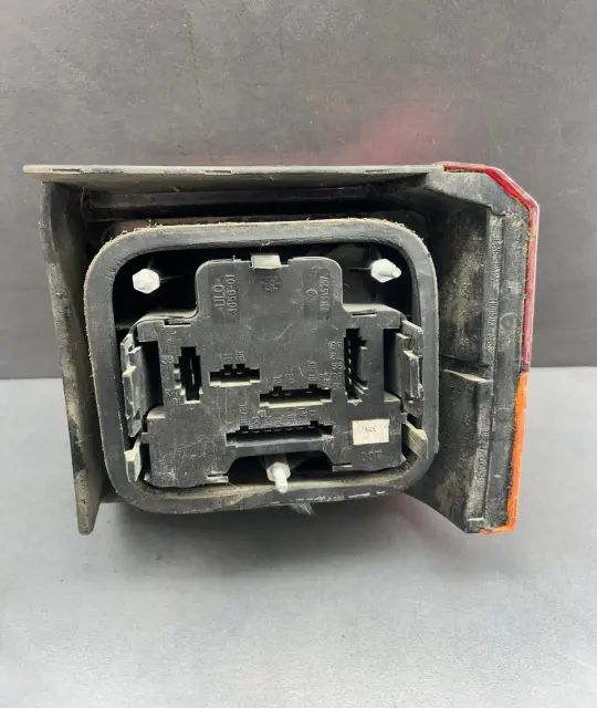 Lampa / Tripla stop stanga pe aripa Volkswagen VW Transporter 1994