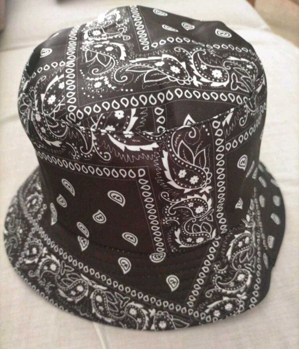 Двулицева шапка идиотка