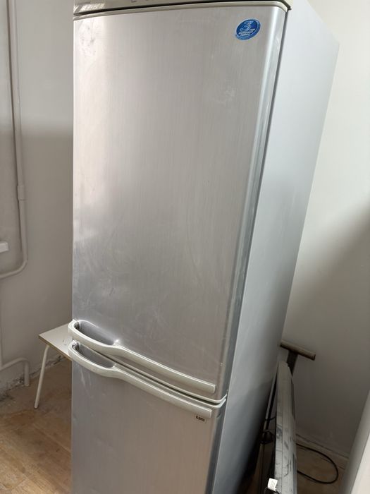 Холодильник Samsung