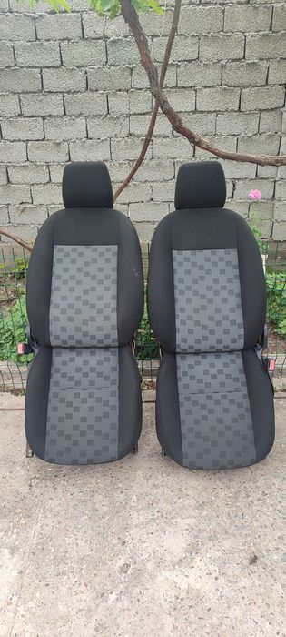 Продаётся пара сидей от Ford  (переделка под Жигули)
