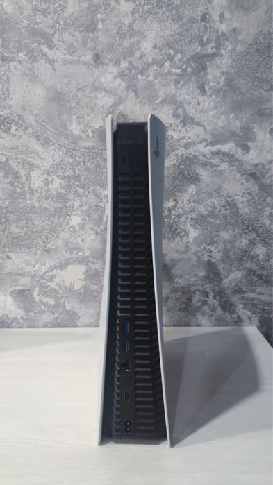 Продам PS-5. Б/у в отличном состоянии