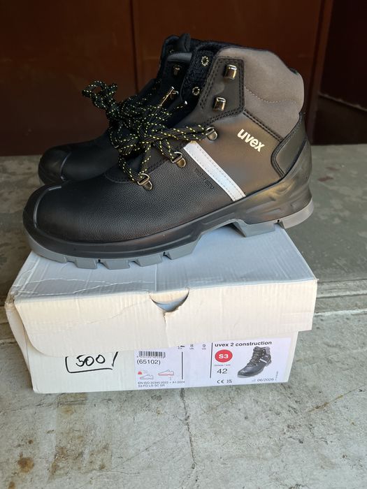 Vand bocanci protectie Uvex marimea 42