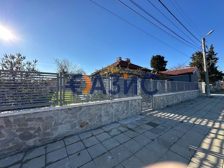 Къща с 3 спални 108 кв., с парцел 11 дка, с. Гюльовца, обл. Бургас,