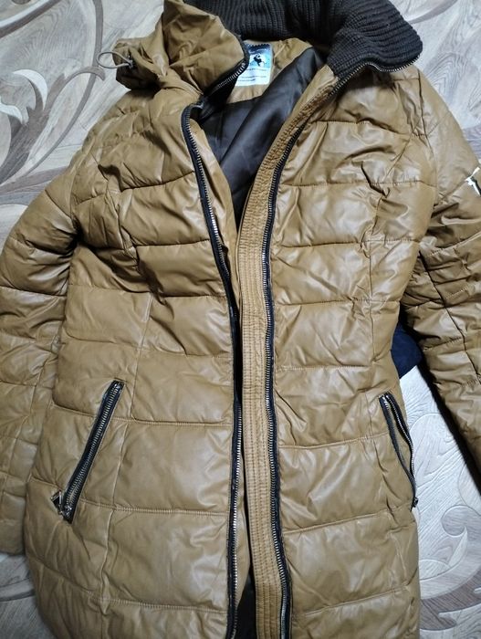 Отдам зимние куртки на девочку